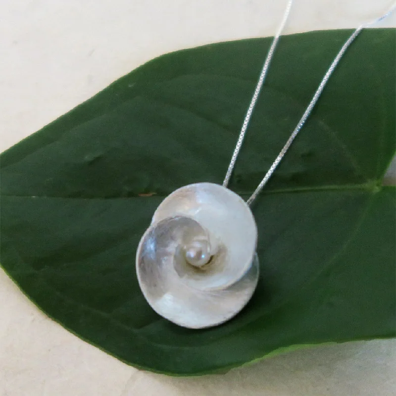 Your Perfect Accessory Now At The Best Price Berkilau Necklace - White Pearl, Sterling Silver, Indonesia Your Perfect Accessory Now At The Best Price Berkilau Necklace - White Pearl, Sterling Silver, Indonesia