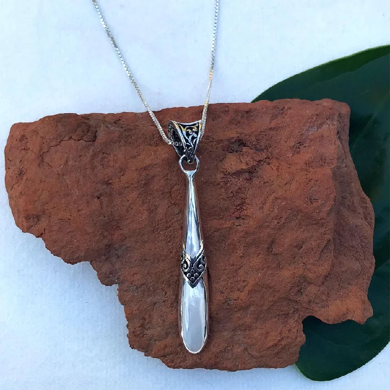 Your Dream Jewelry At Dream Prices Kenindah Necklace, Mother of Pearl - Sterling Silver, Indonesia Your Dream Jewelry At Dream Prices Kenindah Necklace, Mother of Pearl - Sterling Silver, Indonesia