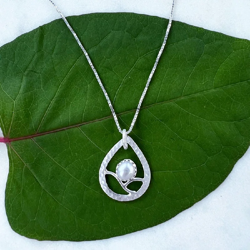 Affordable Glamour – Must-Have Jewelry At Special Rates Pearl On a Branch Necklace - Sterling Silver, Indonesia Affordable Glamour – Must-Have Jewelry At Special Rates Pearl On a Branch Necklace - Sterling Silver, Indonesia