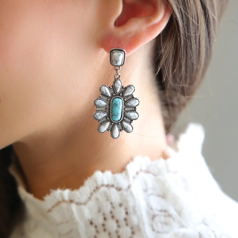 Chic And Stylish Jewelry At Exclusive Prices BEAU - Turquoise Blossom Western Earring Chic And Stylish Jewelry At Exclusive Prices BEAU - Turquoise Blossom Western Earring