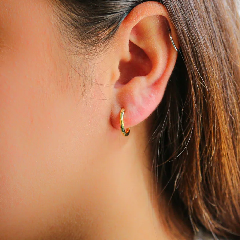 Premium Diamond Jewelry At Once-In-A-Lifetime Discounts BRILLIANT- 18K Gold Twist Hoop Earrings Premium Diamond Jewelry At Once-In-A-Lifetime Discounts BRILLIANT- 18K Gold Twist Hoop Earrings