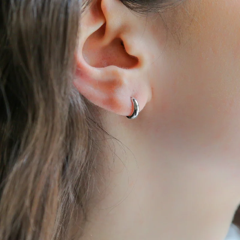Discounted Luxury Jewelry – Shine Without The Splurge KAORI- Sterling Silver Minimalist Hoop Earrings Discounted Luxury Jewelry – Shine Without The Splurge KAORI- Sterling Silver Minimalist Hoop Earrings