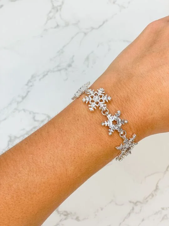 Breathtaking Jewelry At Limited-Time Savings Rhinestone Snowflake Magnetic Bracelet