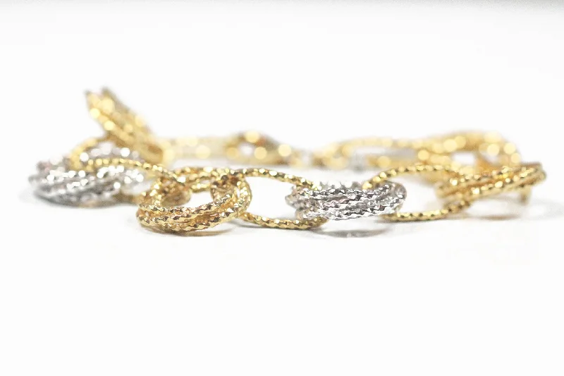 Save On Luxury Jewelry Pieces – Limited-Time Offers Two Tone Circle Link Bracelet