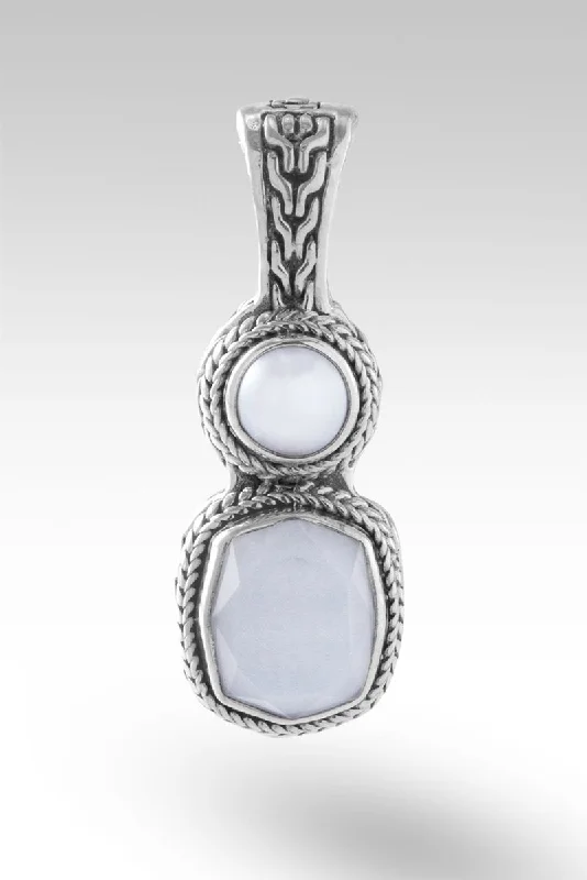 Trendy Minimalist Jewelry For Everyday Wear Always with You Pendant II™ in White Moonstone Trendy Minimalist Jewelry For Everyday Wear Always with You Pendant II™ in White Moonstone