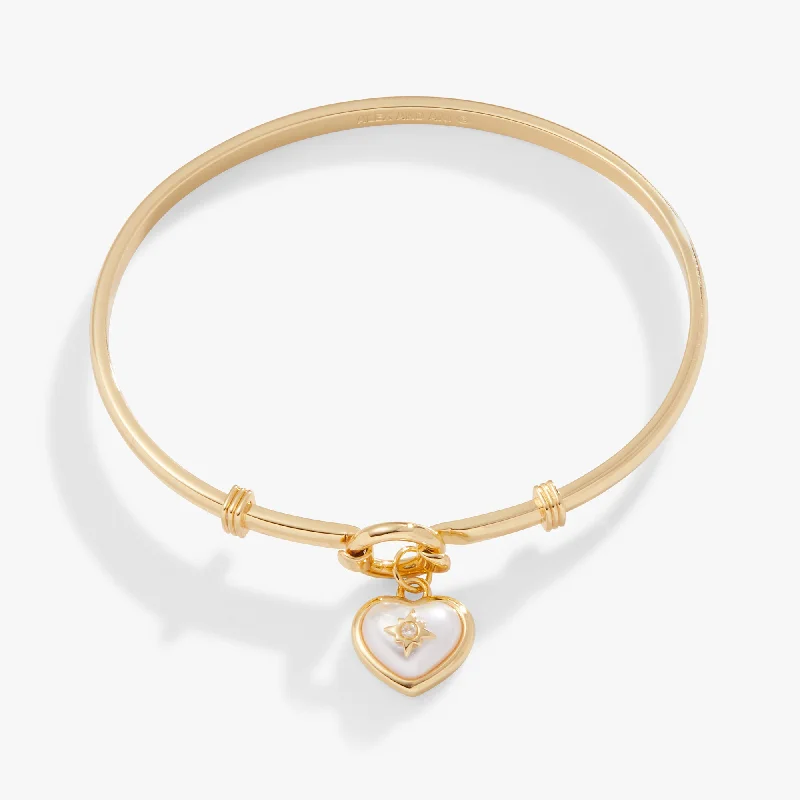Beautiful Jewelry, Breathtaking Discounts – Hurry In Pearl Heart + Crystal Charm Clip Bangle Beautiful Jewelry, Breathtaking Discounts – Hurry In Pearl Heart + Crystal Charm Clip Bangle